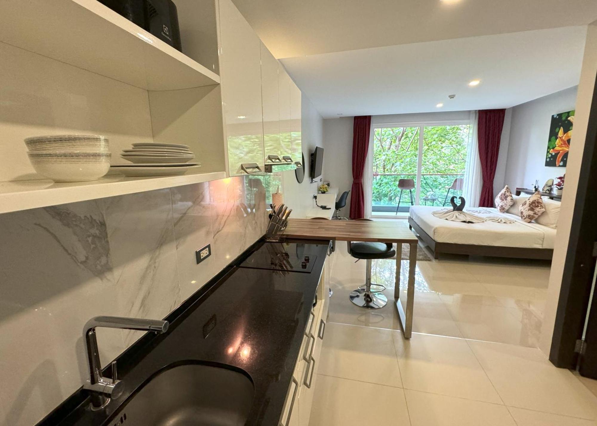 Private Apartment At Emerald Terrace Patong ภายนอก รูปภาพ
