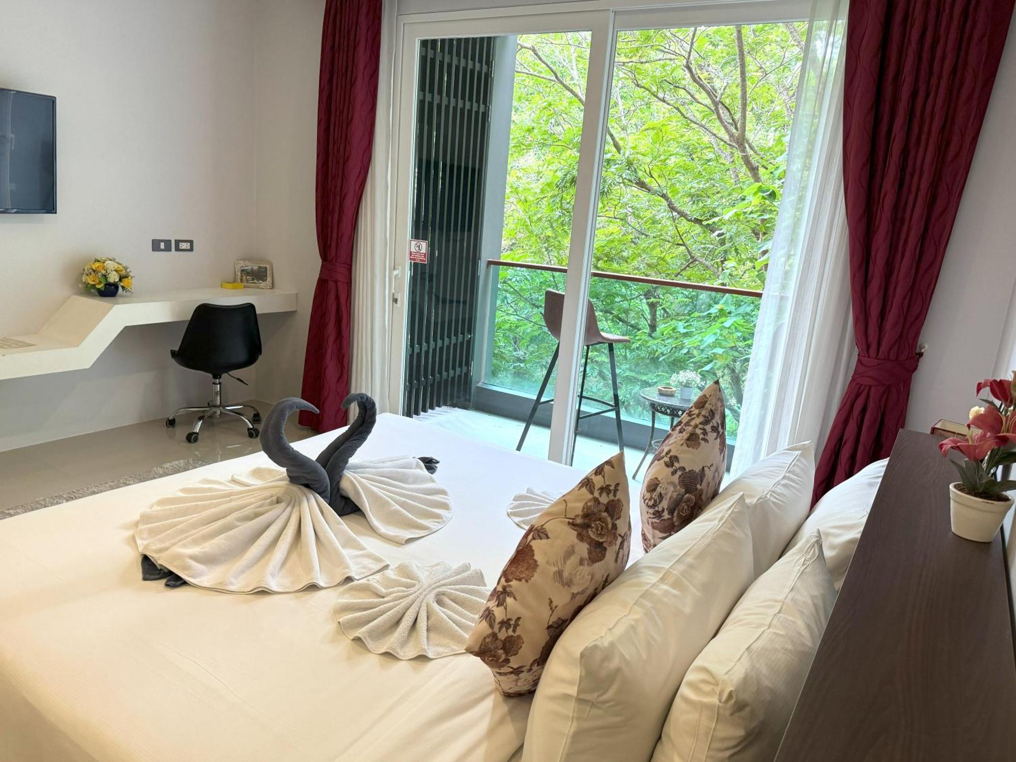 Private Apartment At Emerald Terrace Patong ภายนอก รูปภาพ