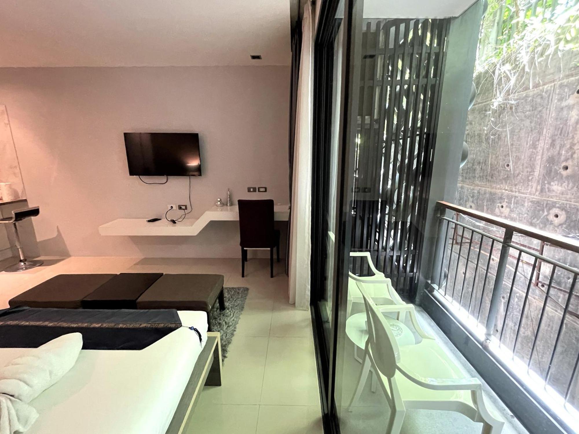 Private Apartment At Emerald Terrace Patong ภายนอก รูปภาพ
