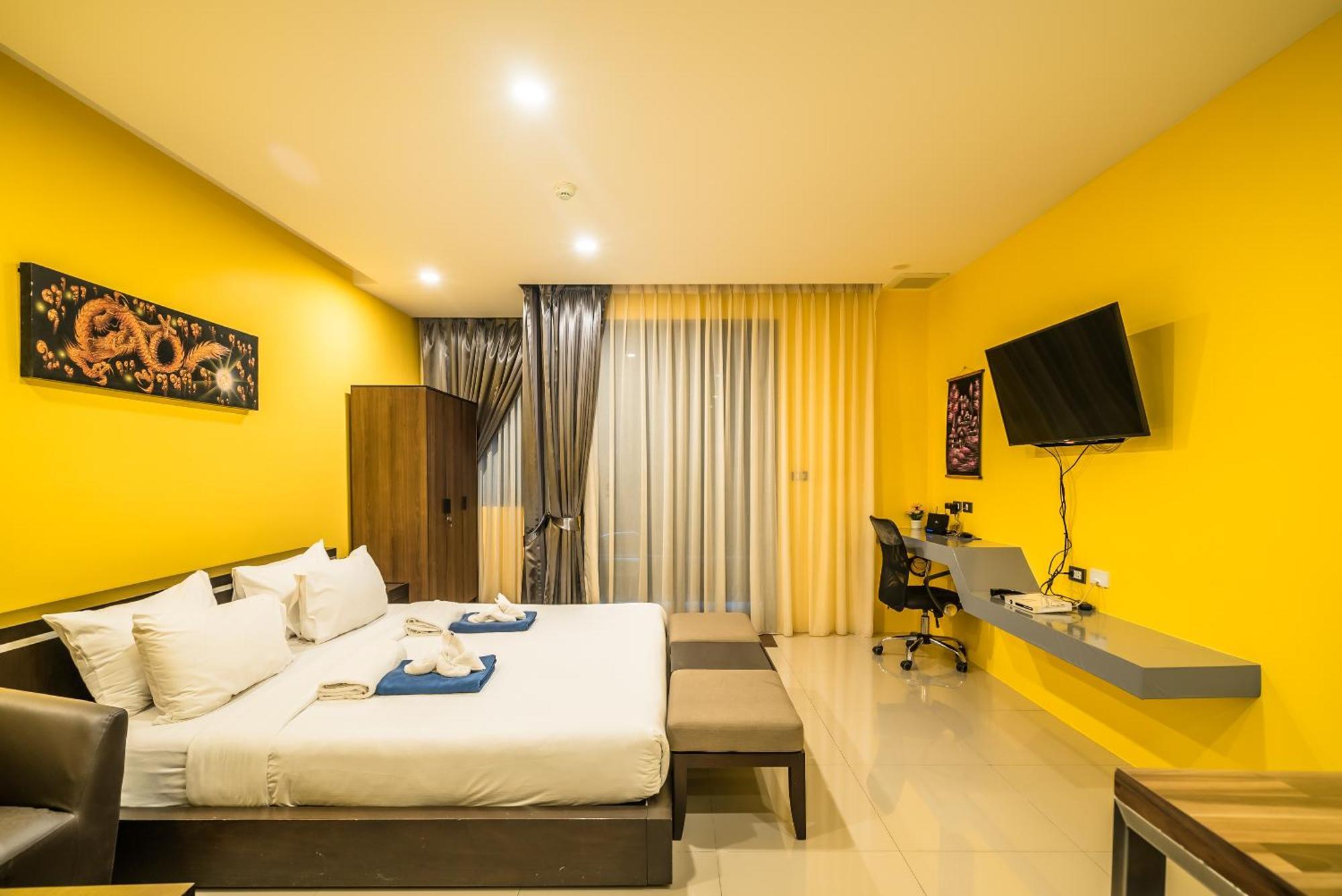 Private Apartment At Emerald Terrace Patong ภายนอก รูปภาพ